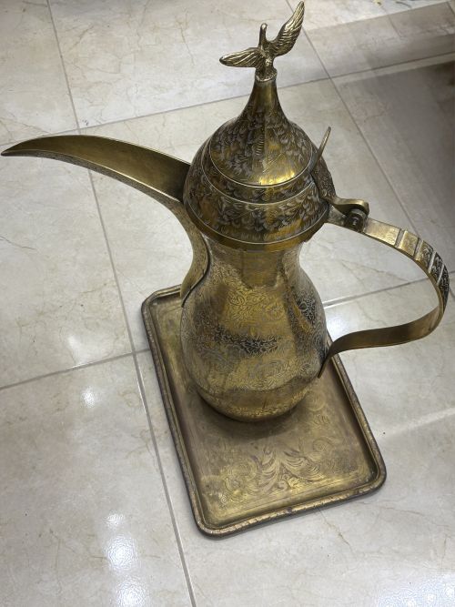 دلة قهوة عربية تراثية مزخرفة
