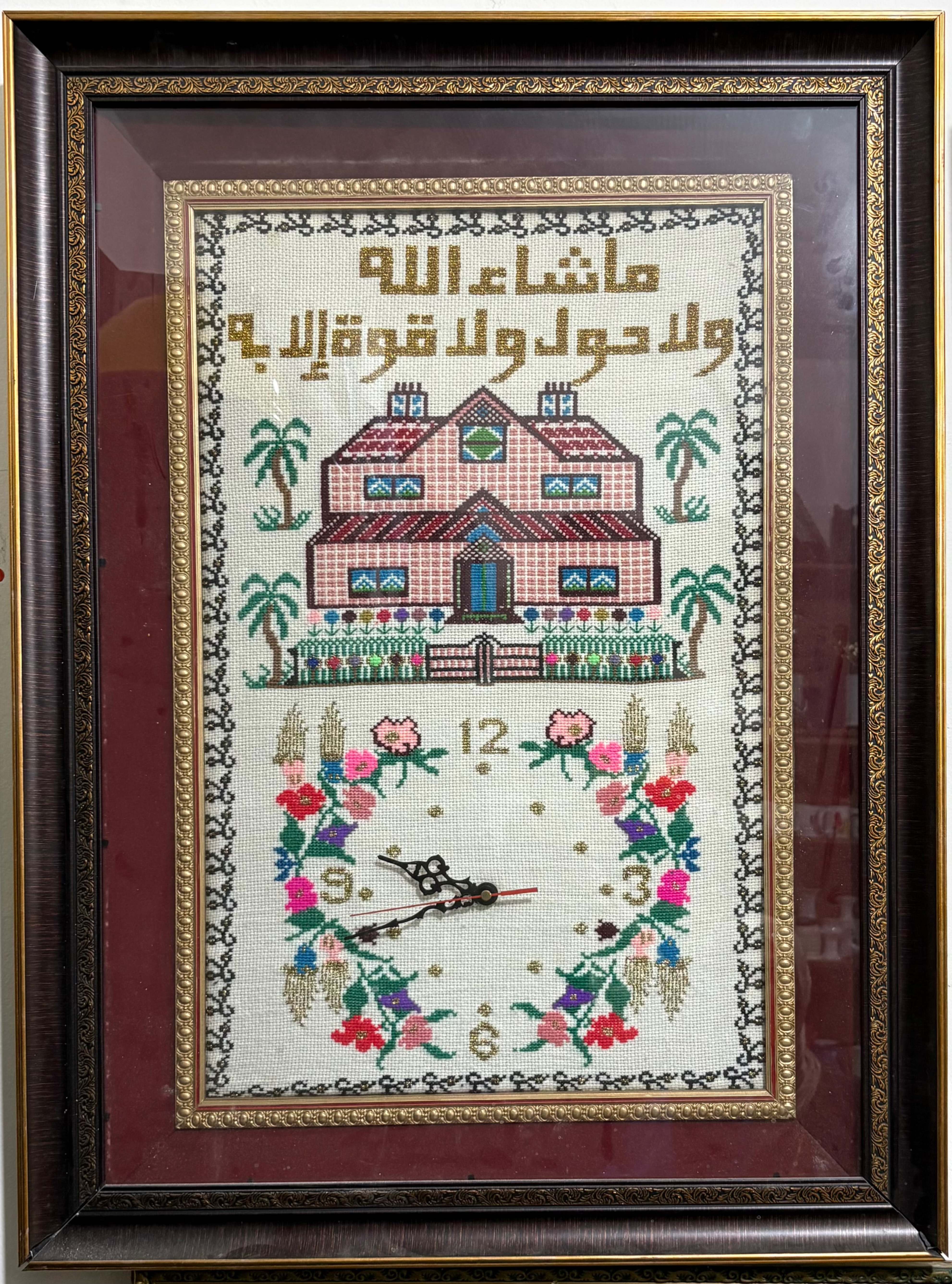 ساعة جدارية أنتيك مع لوحة تطريز يدوية (ما شاء الله)