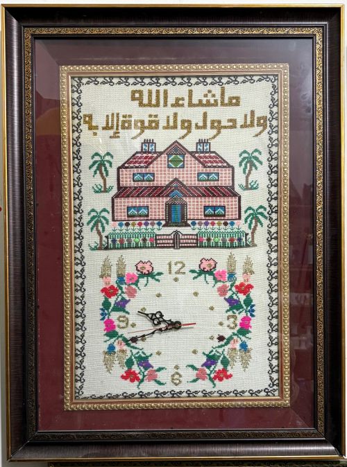 ساعة جدارية أنتيك مع لوحة تطريز يدوية (ما شاء الله)