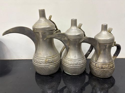 طقم دِلال قهوة عربية تقليدية بنقوش حفر